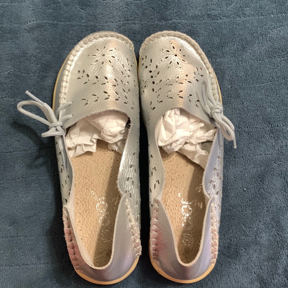 Gently worn Joio Regeneative size 38-240 which is a 7 size us
